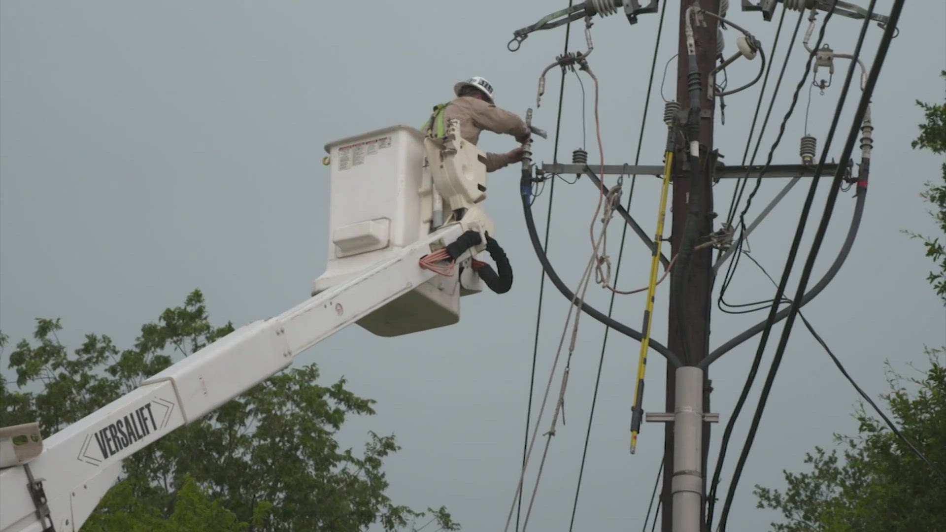 Hundreds of thousands of people in the Houston area are still without power, several days after Beryl moved into Texas.