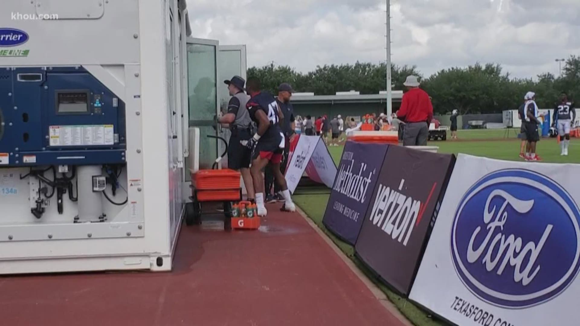 The Texans' new Cooling Tank keeps things a chilly 35 degrees, and players get up to 3 minutes to cool off before getting back on the field. But is it safe?