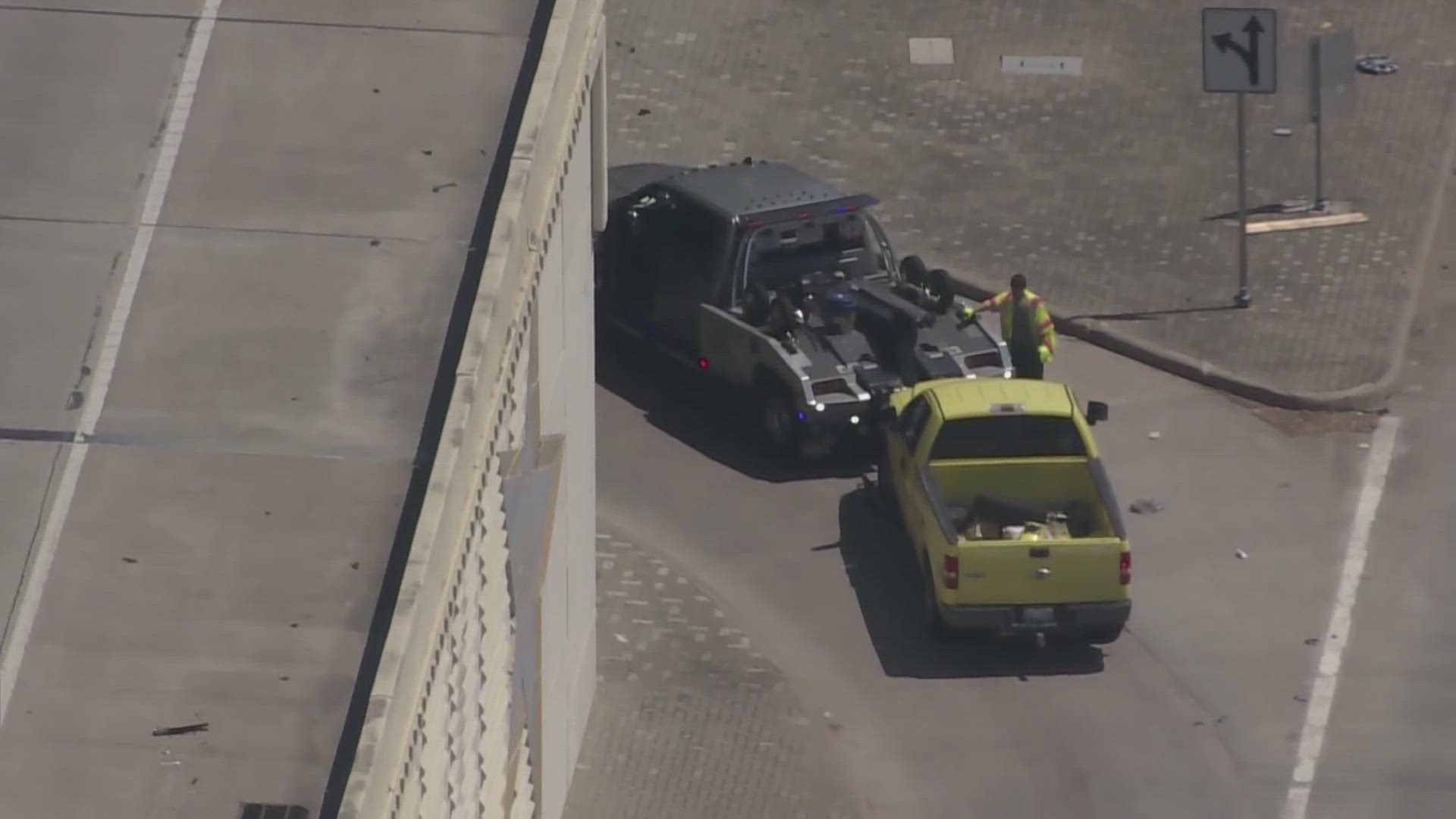 Houston police investigating bomb threat that shut down eastbound lanes of  Katy Freeway, image size:1920x1080