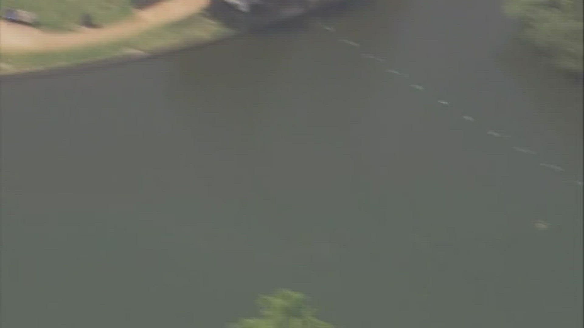 Raw: Man swimming naked in Hermann Park lake