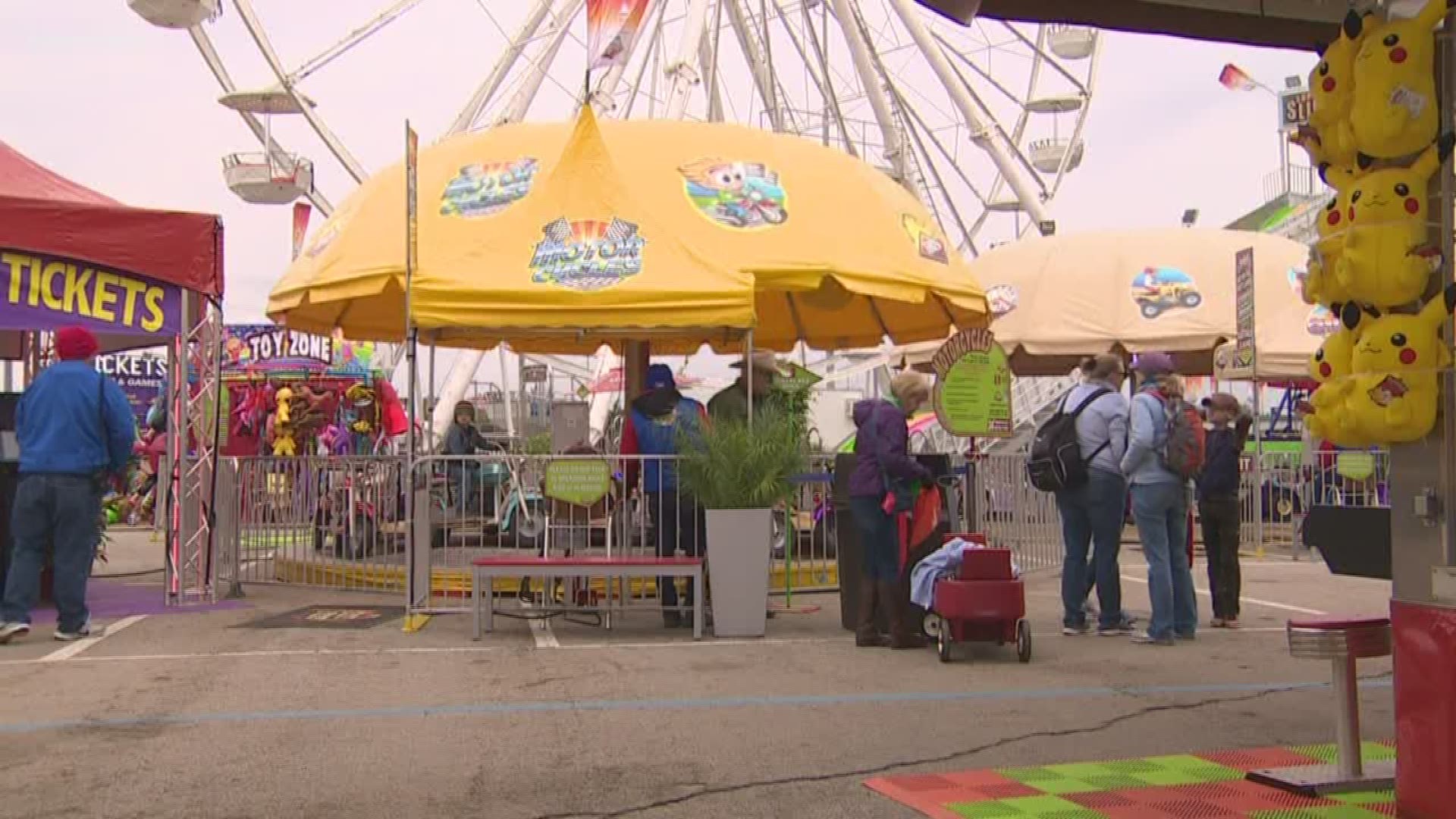 Thousands are still enjoying RodeoHouston despite the cold, frigid temperatures outside.