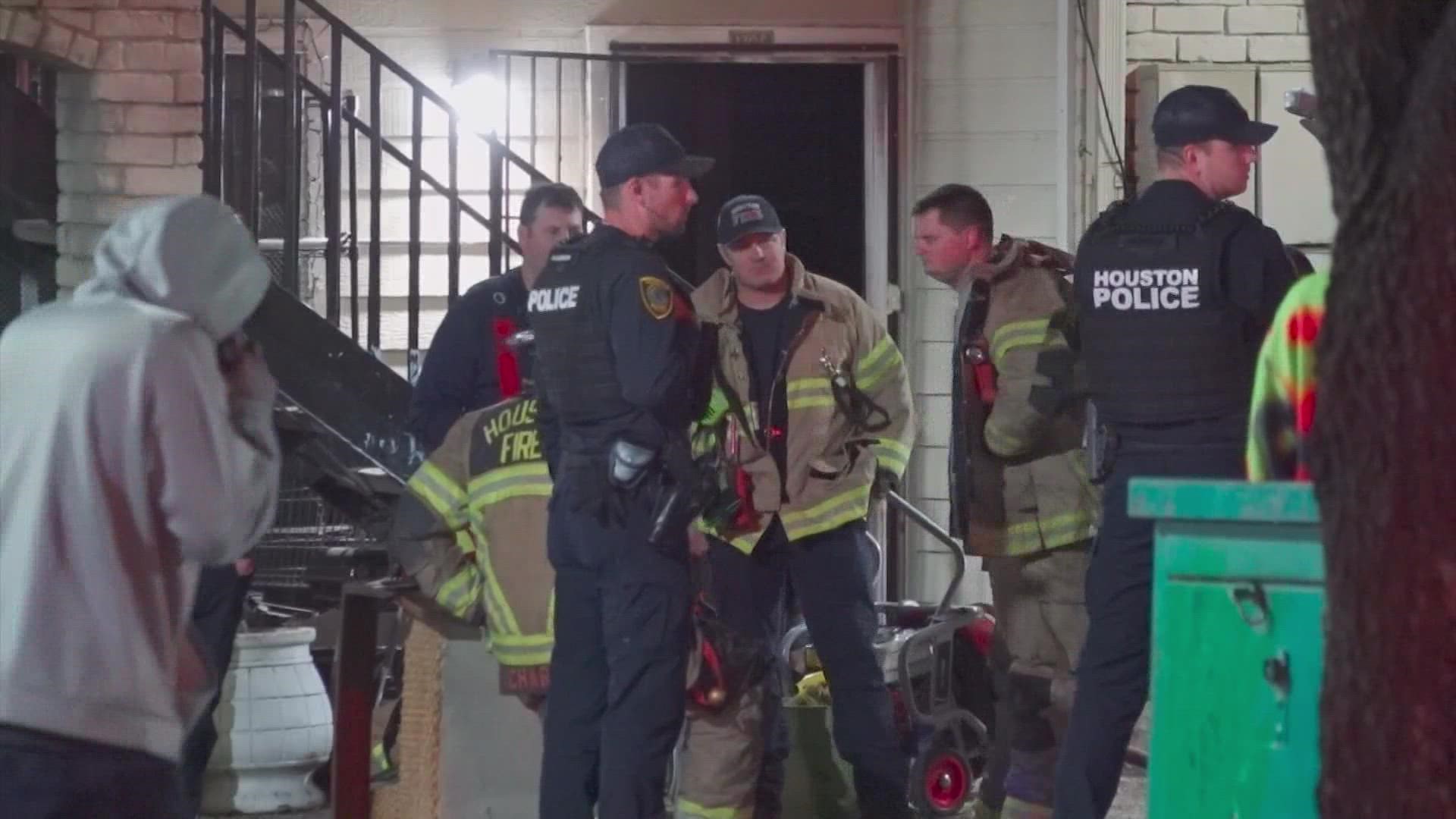 Houston news 1 dead in apartment fire on Tidwell Road