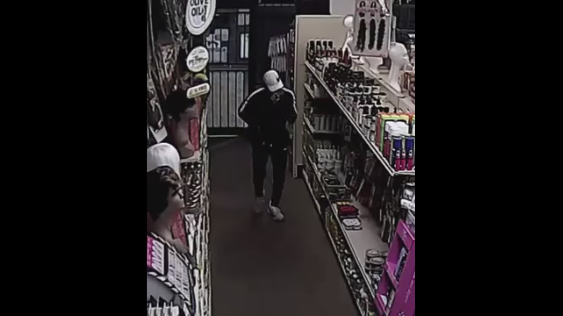 Houston police are looking for two thieves who walked into a beauty supply on Houston’s northside with guns drawn.