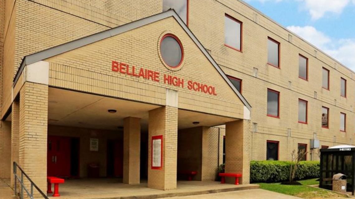 Mantan siswa ditangkap karena membawa senjata ke Bellaire HS