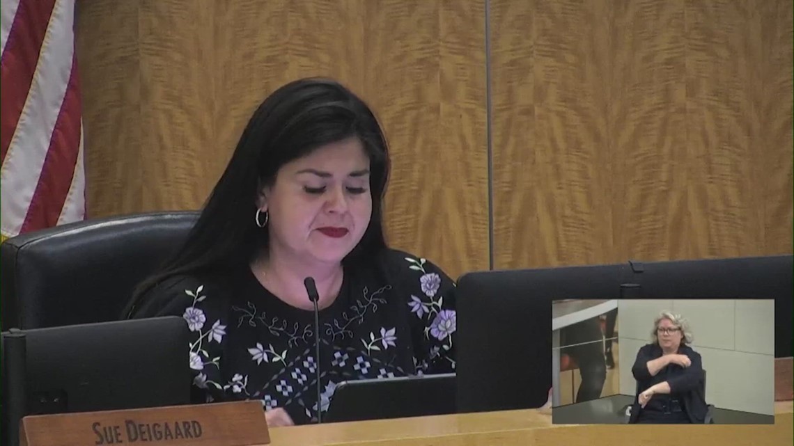 Emotions run high on final meeting for outgoing HISD board ...