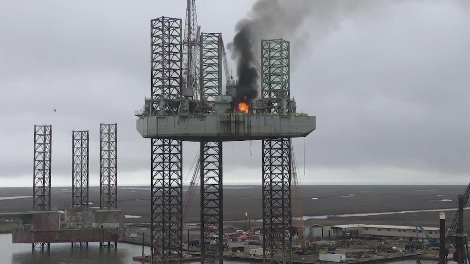 Helicopter rescues 9 workers from Texas oil rig fire in shipyard | khou.com