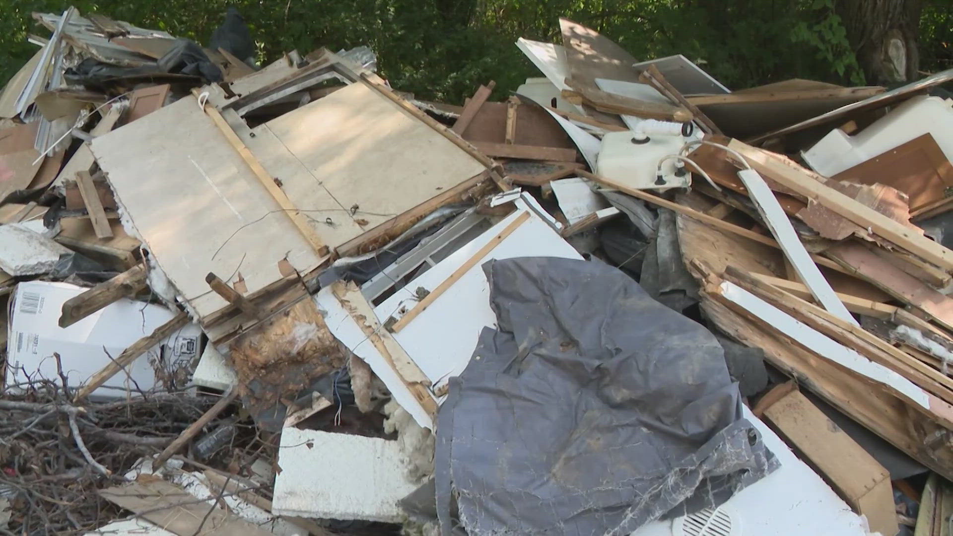 Residents tackle illegal dumping in northeast Houston | khou.com