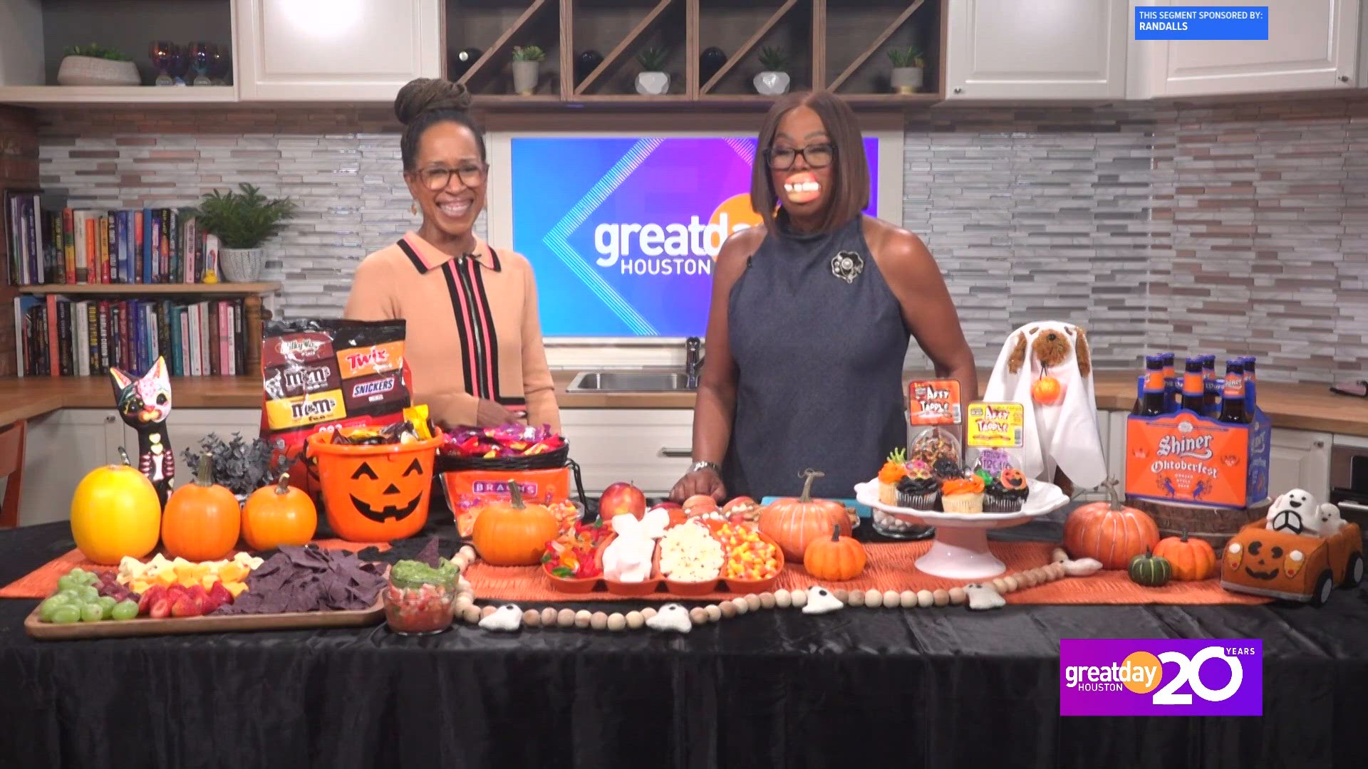 Sponsored: Halloween Treats & Party Favorites at Randalls | khou.com