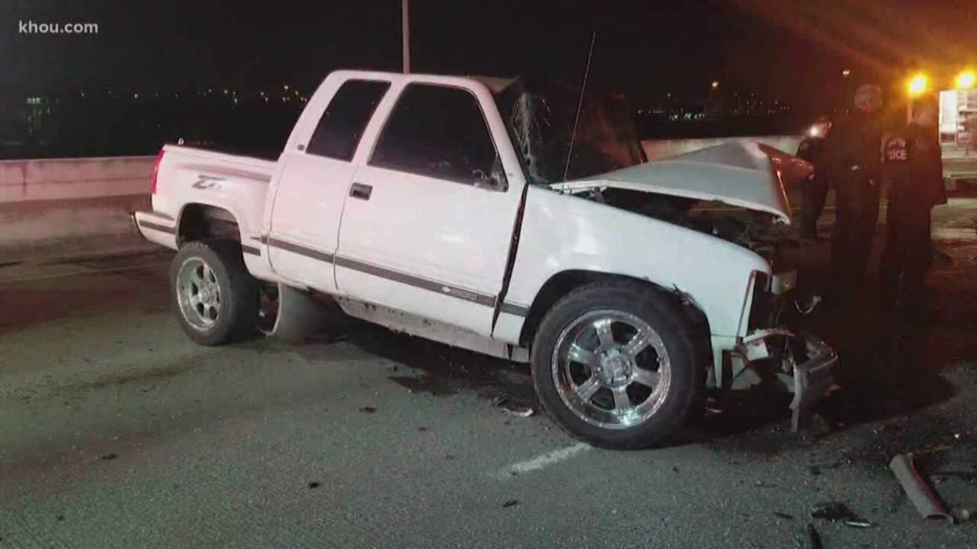 Houston crash: 1 dead, 1 injured after car crashes into tree on S. Dairy  Ashford