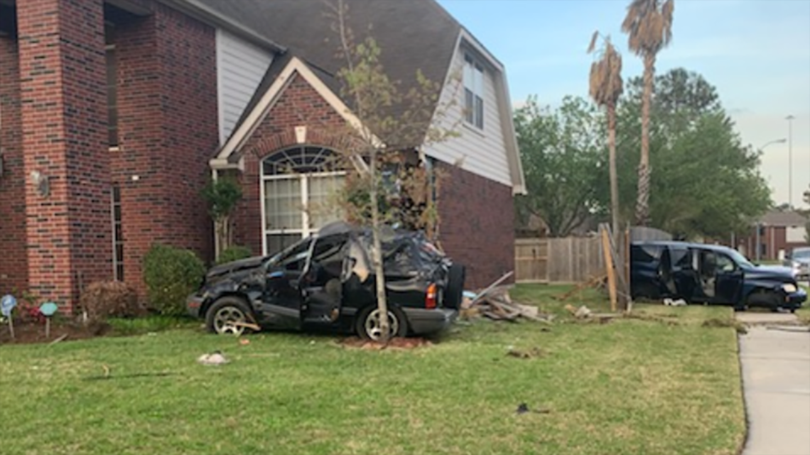 Car crashes into house after road rage chase and shootout | khou.com