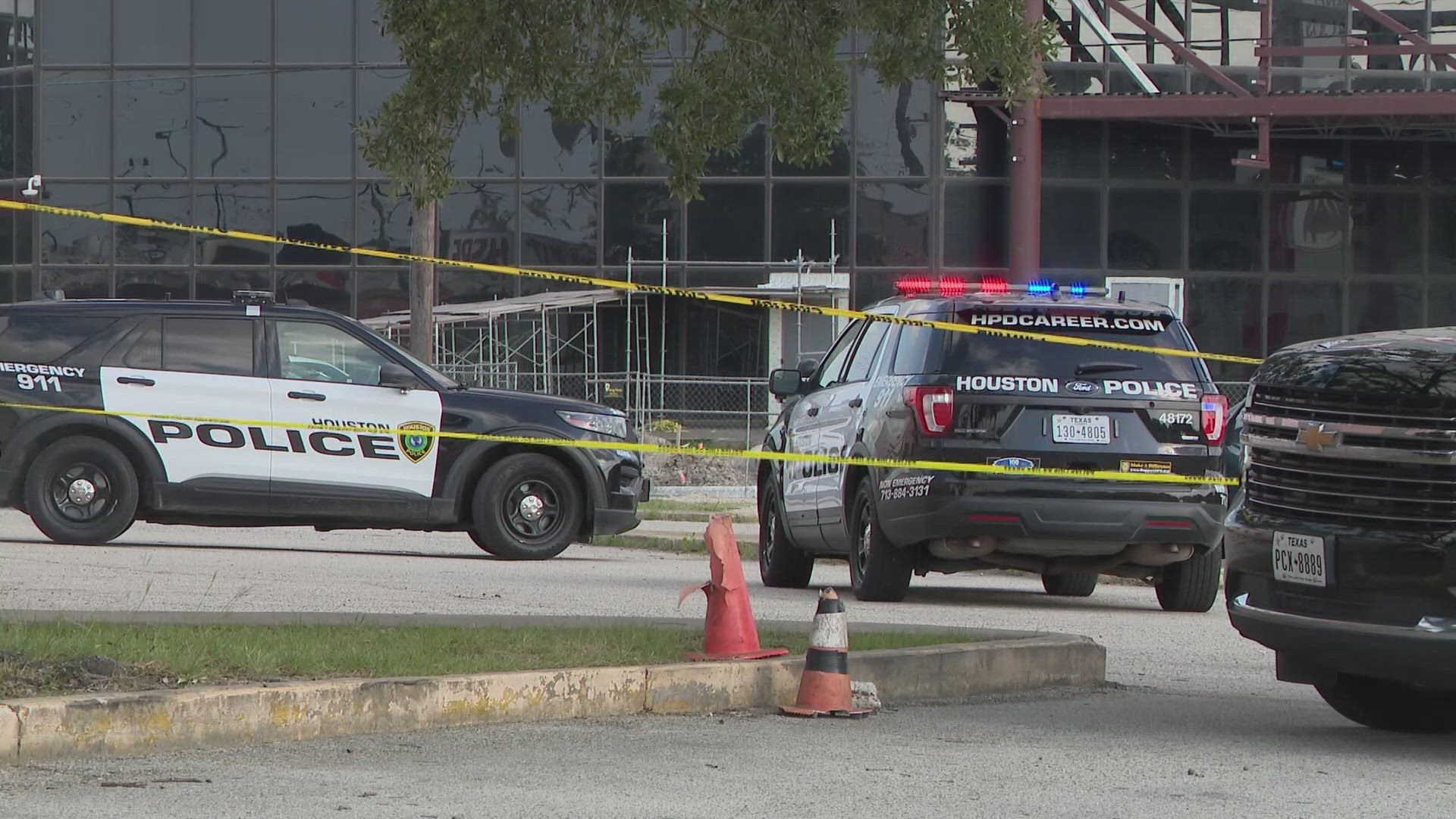 HPD: Suspect shot dead by officer in north Houston confrontation | khou.com