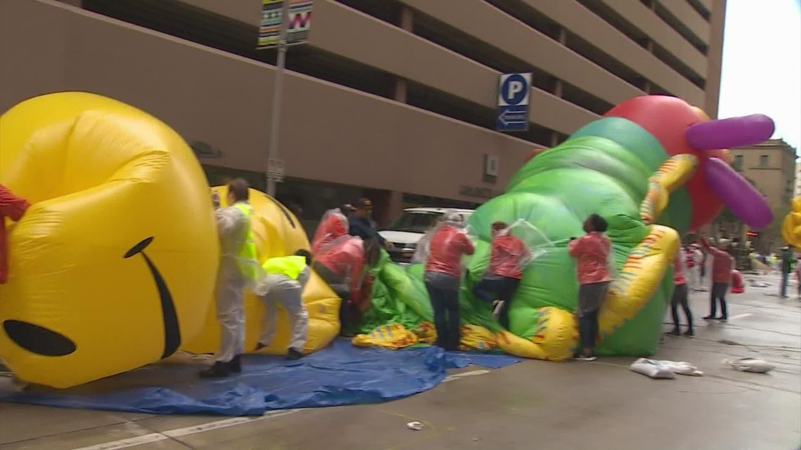 H-E-B Thanksgiving Day Parade Attendees Celebrate Coming Together ...