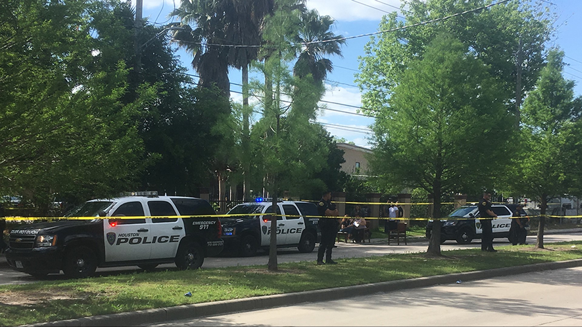 Homicide detectives investigating deadly shooting in northeast Houston ...