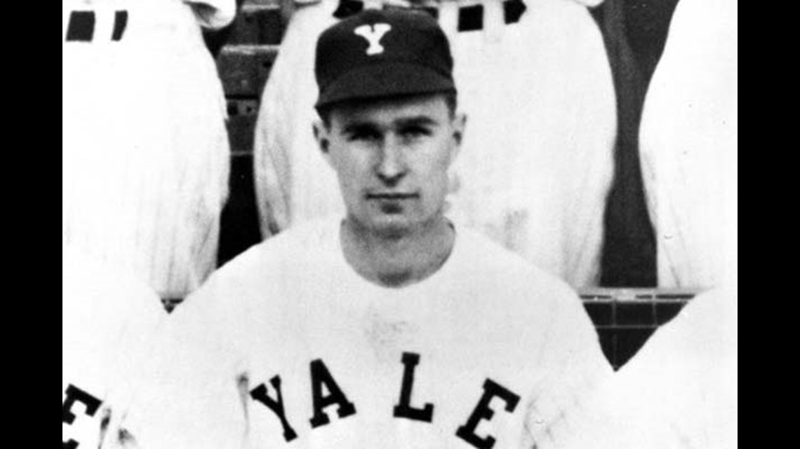 President White House 1948 George H W Bush Yale Baseball PHOTO Team Captain 