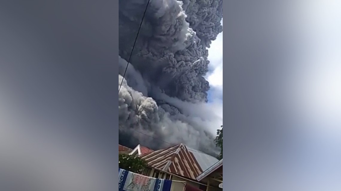 Indonesia Volcano Eruption: Sinabung Sends Ash 3 Miles Into Sky | Khou.com