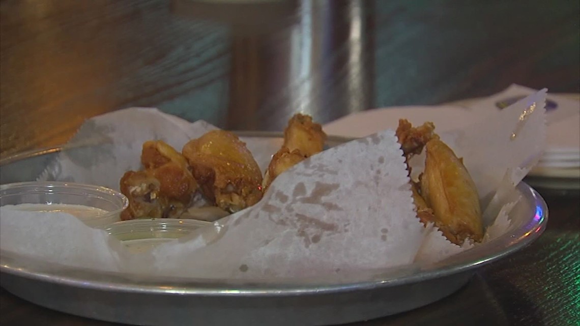 Chicken wing shortage: Restuarants struggling with higher prices - Vimarsana News