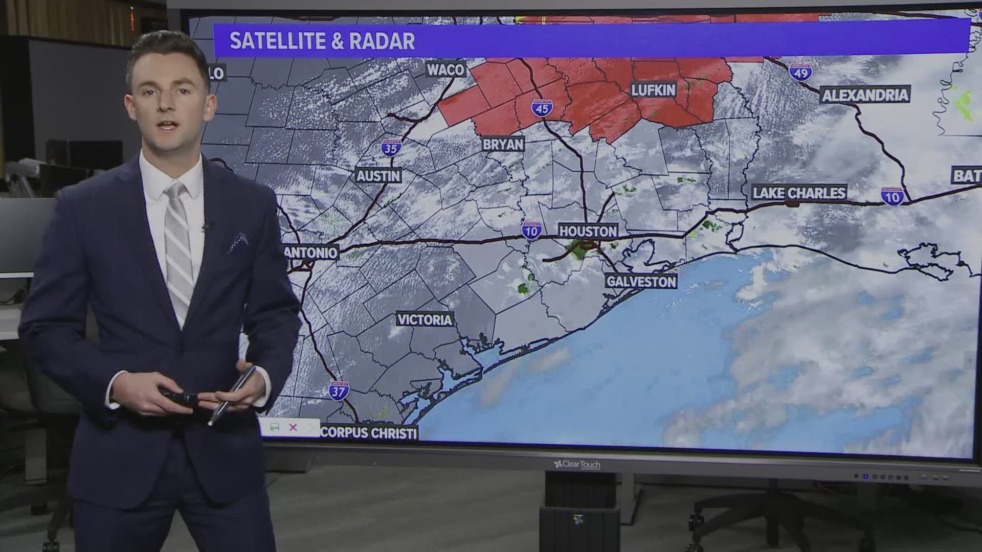 Meteorologist Pat Cavlin is tracking a severe weather outbreak across a good portion of the central United States.