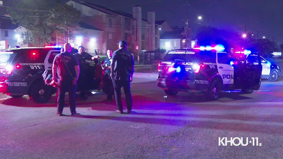 Pengejaran polisi Houston berakhir ketika tersangka perampokan jatuh
