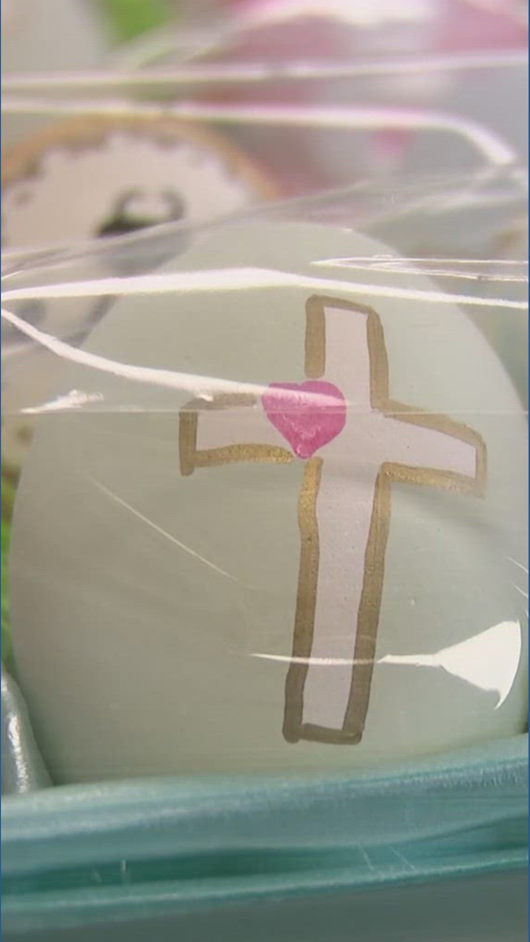 Volunteers decorate thousands of Easter eggs for a good cause | khou.com