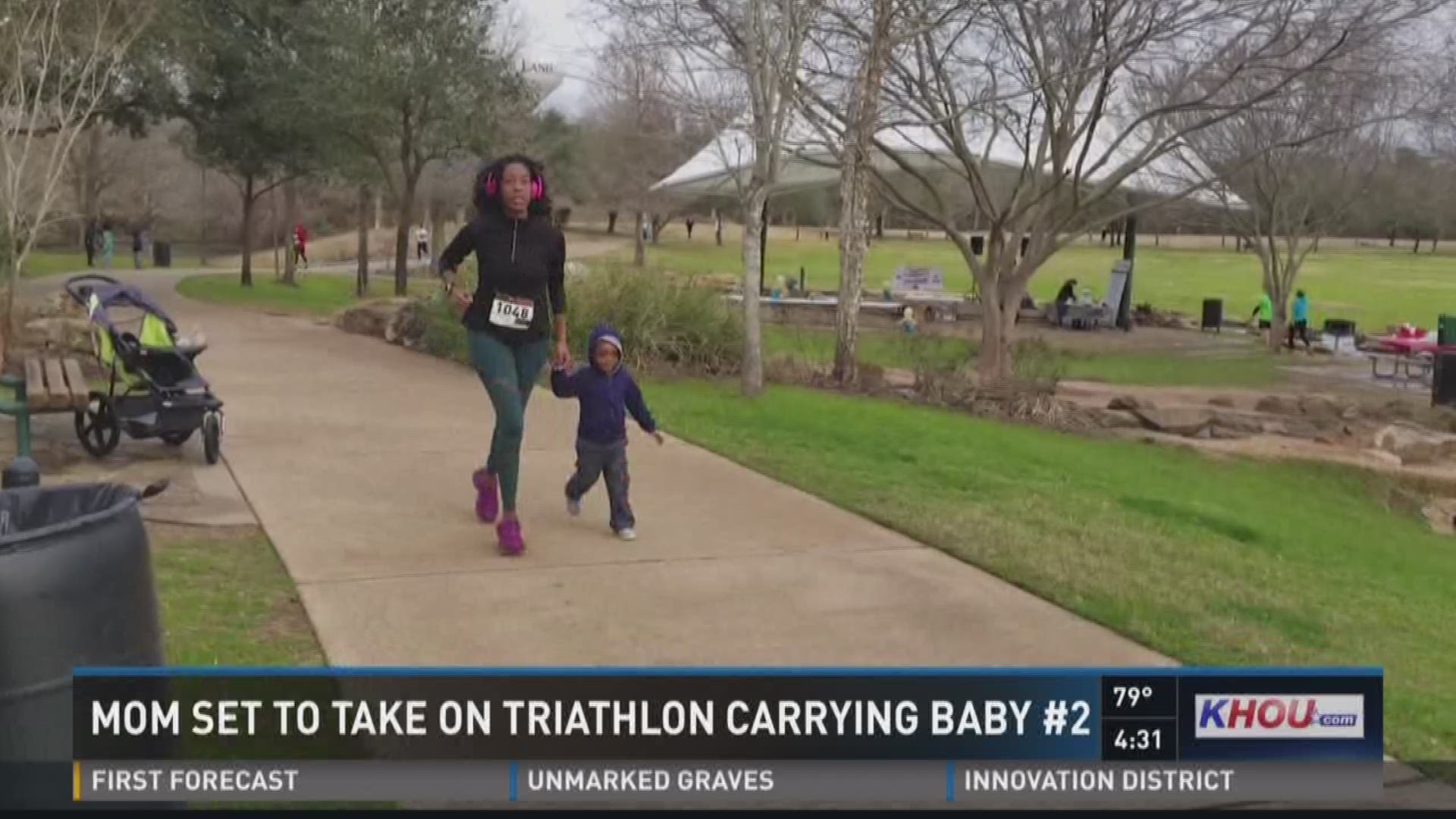 A Missouri City mom carrying her second baby is also competing in a triathlon.