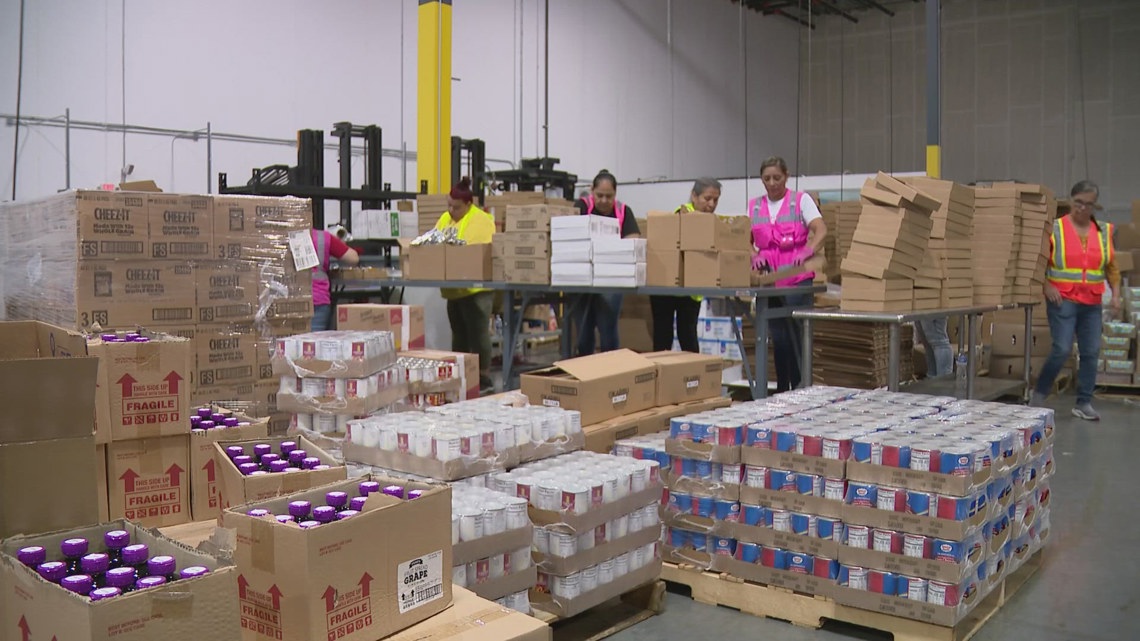 As government shutdown continues, Houston is on the front lines of helping feed military families