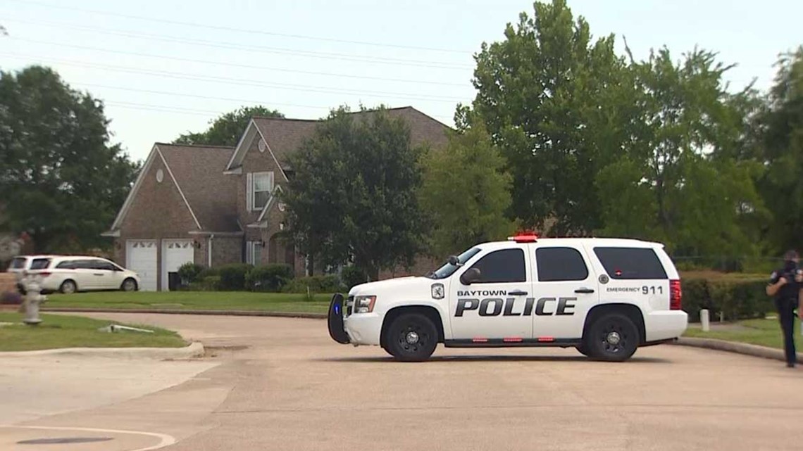 Baytown shooting leaves two dead, one injured