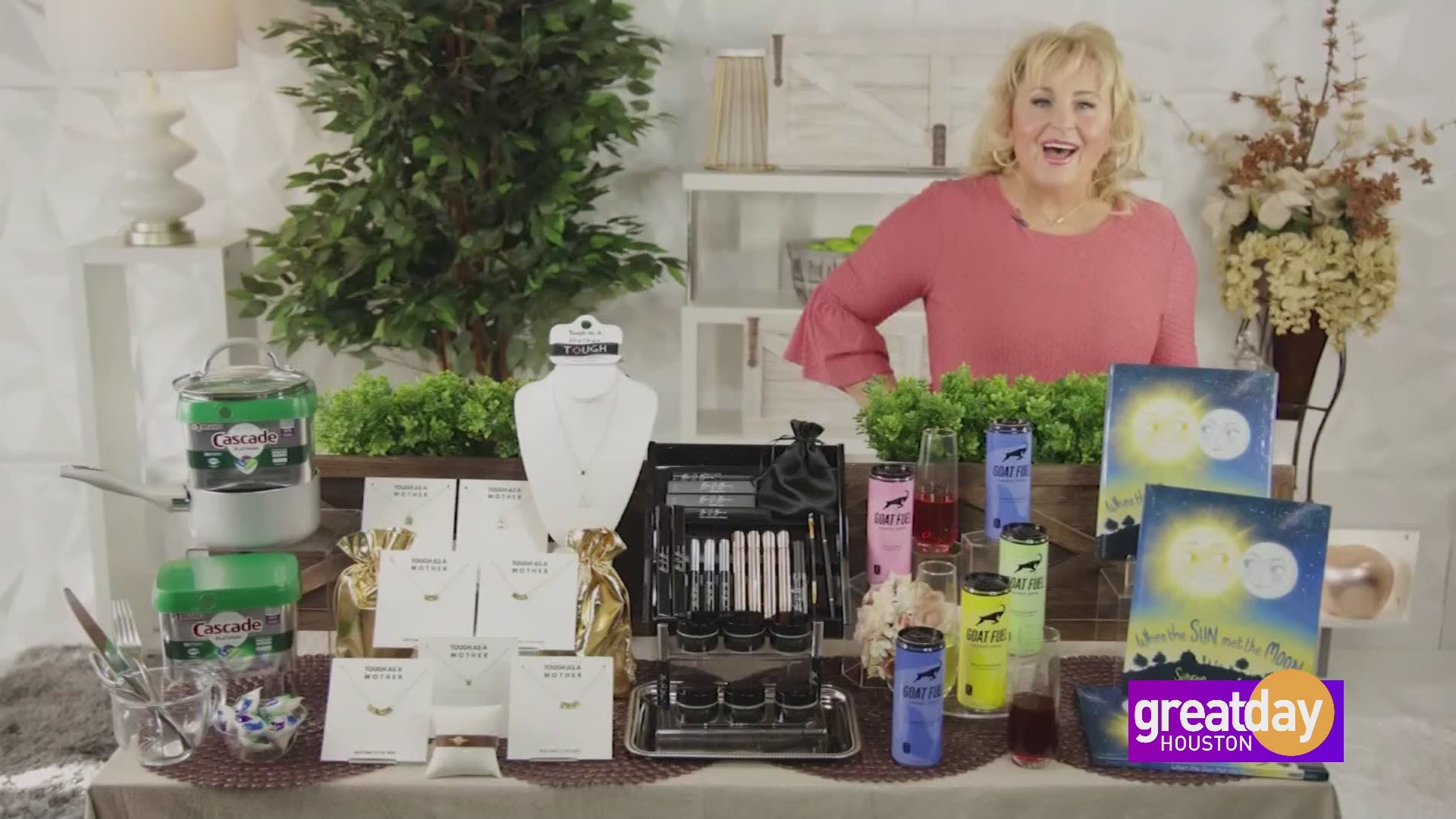 Blogger and Lifestyle Advisor, Dawn McCarthy, shows Great Day Houston her favorite Earth-friendly products.