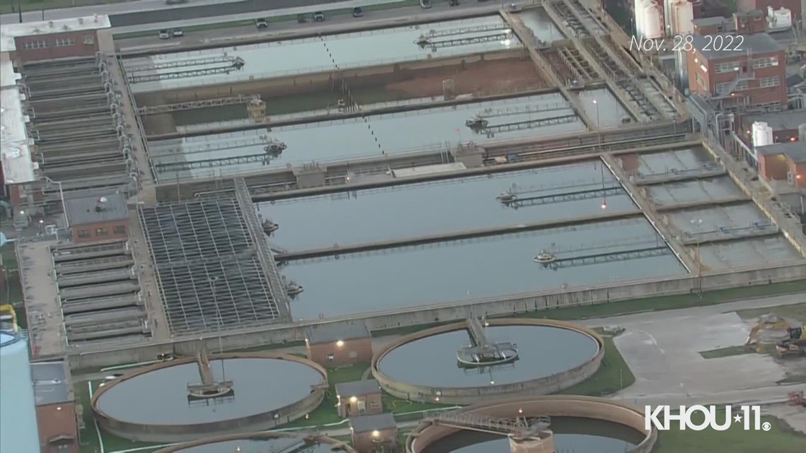 Air 11 over Houston water purification plant after citywide boil water notice issued