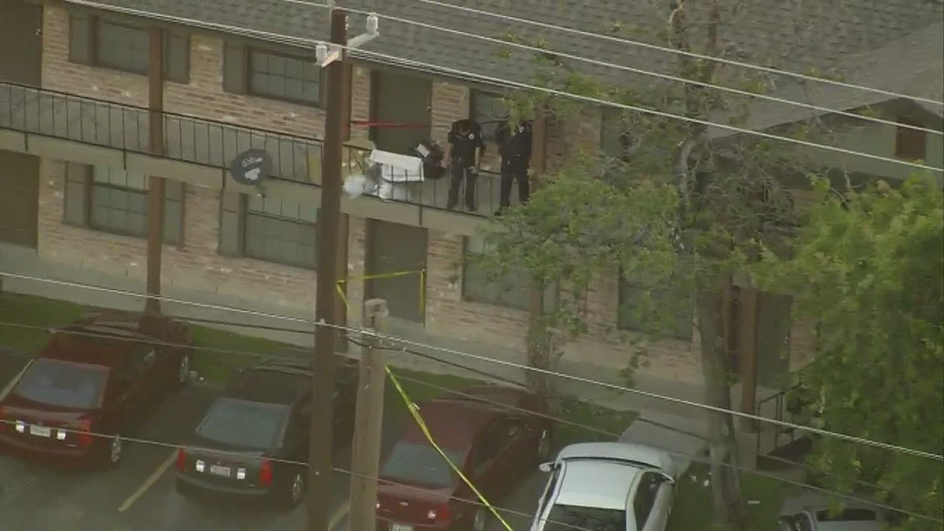 Police: Man dead, woman injured in shooting at Baytown apartments ...