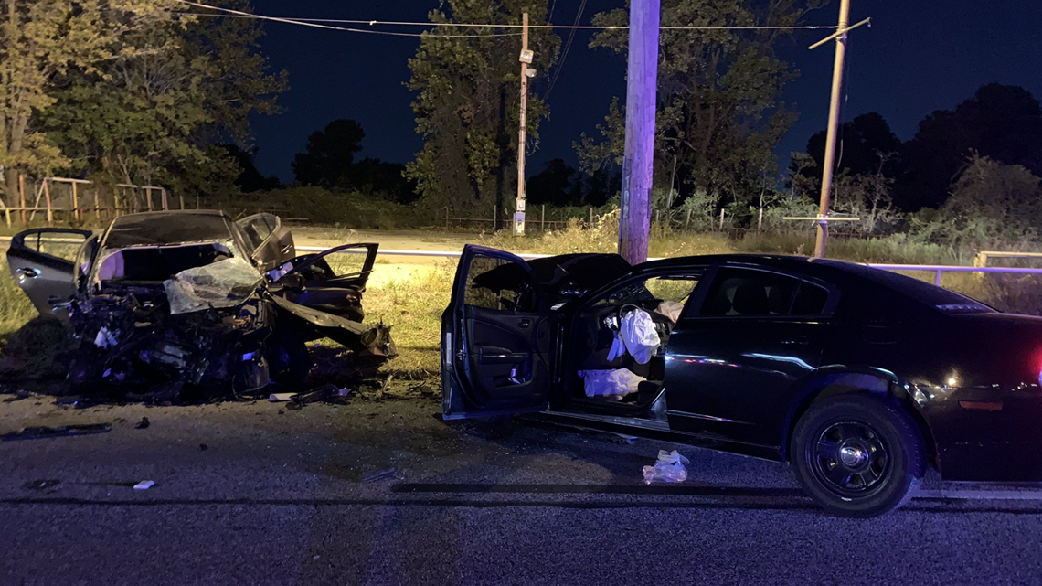 Woman critically injured in headon crash near Willowbrook Mall
