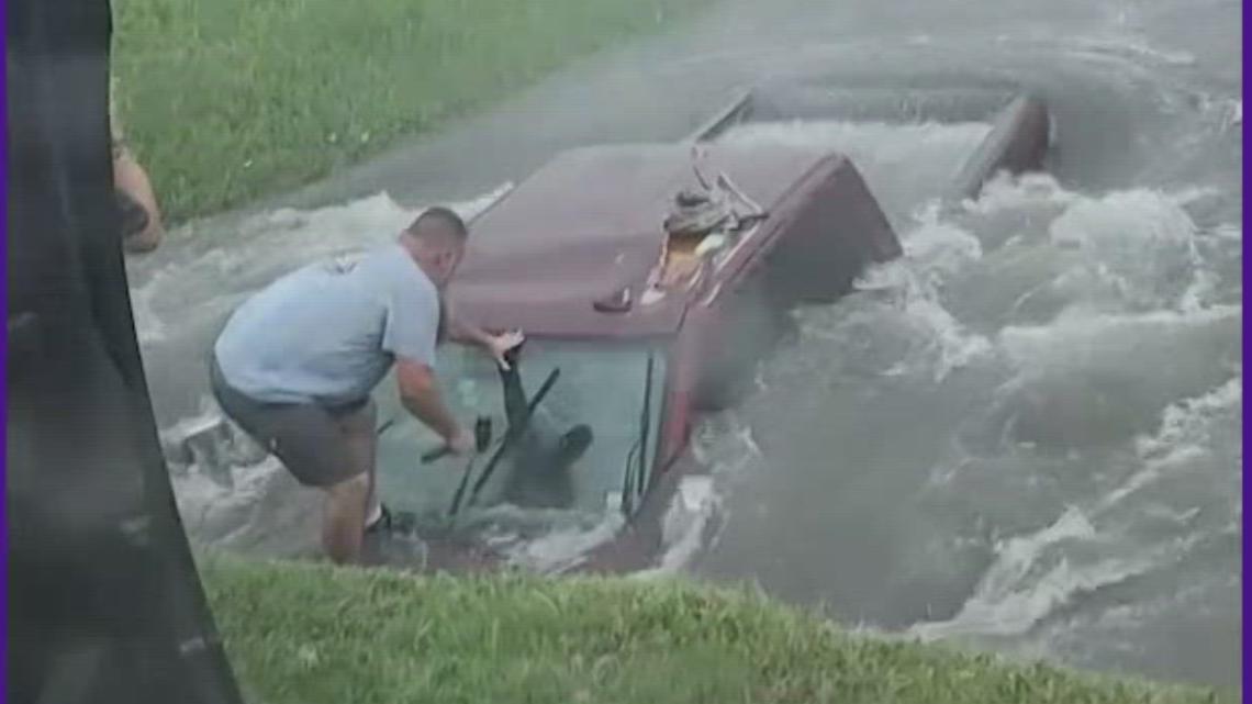 Texas man rescues driver trapped in high water Texas man rescues driver trapped in high water