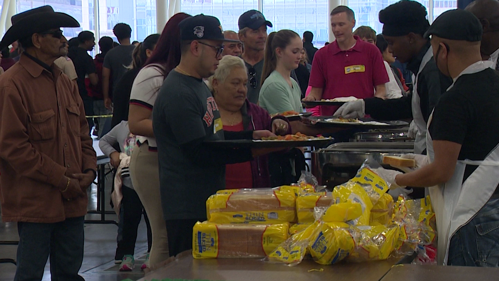 Mattress Mack feeds Thanksgiving meals to thousands