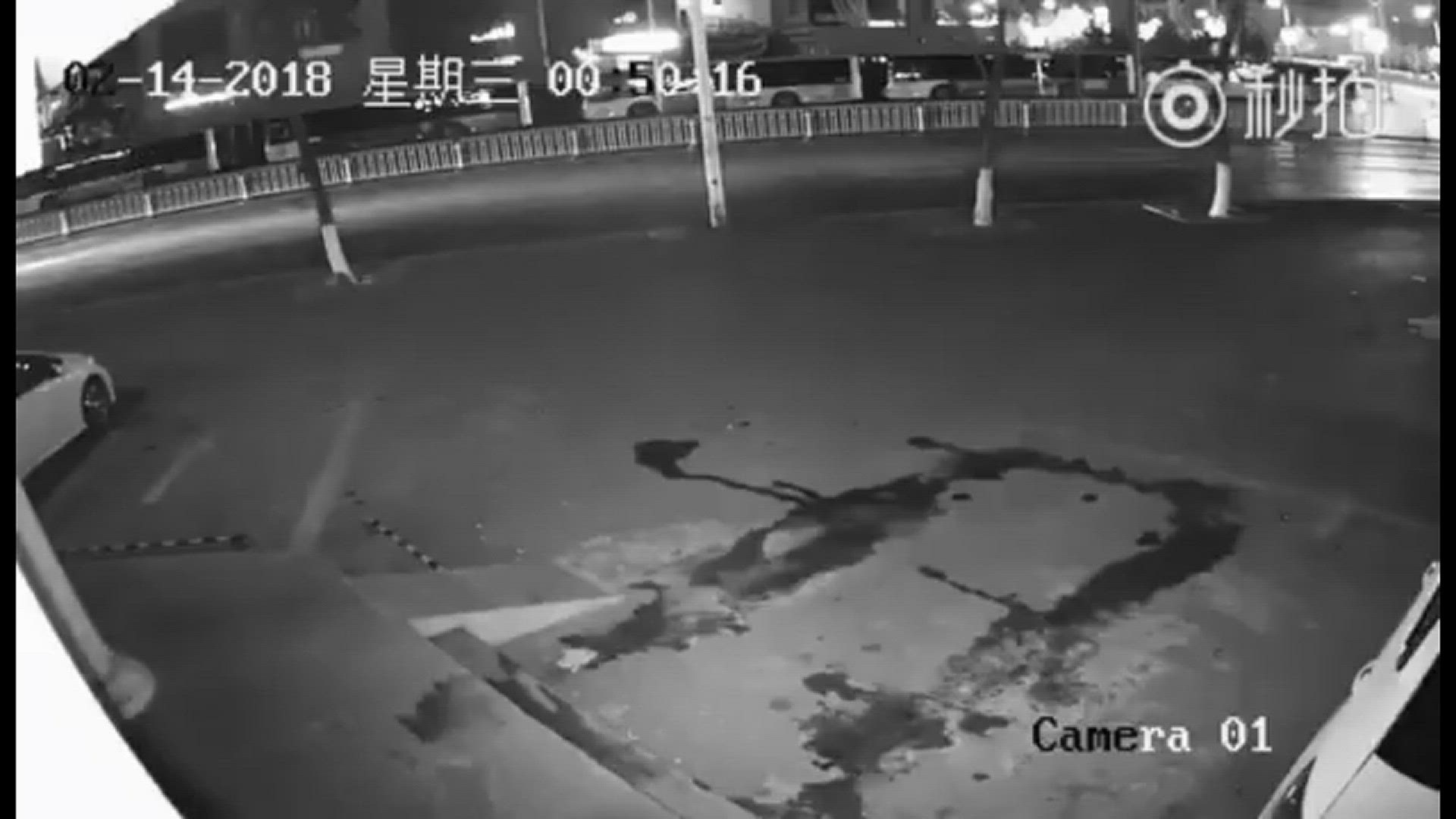 Video: Shanghai Jing'an Police ' Surveillance video shot in Shanghai captures an apparent break-in attempt gone very, very wrong.