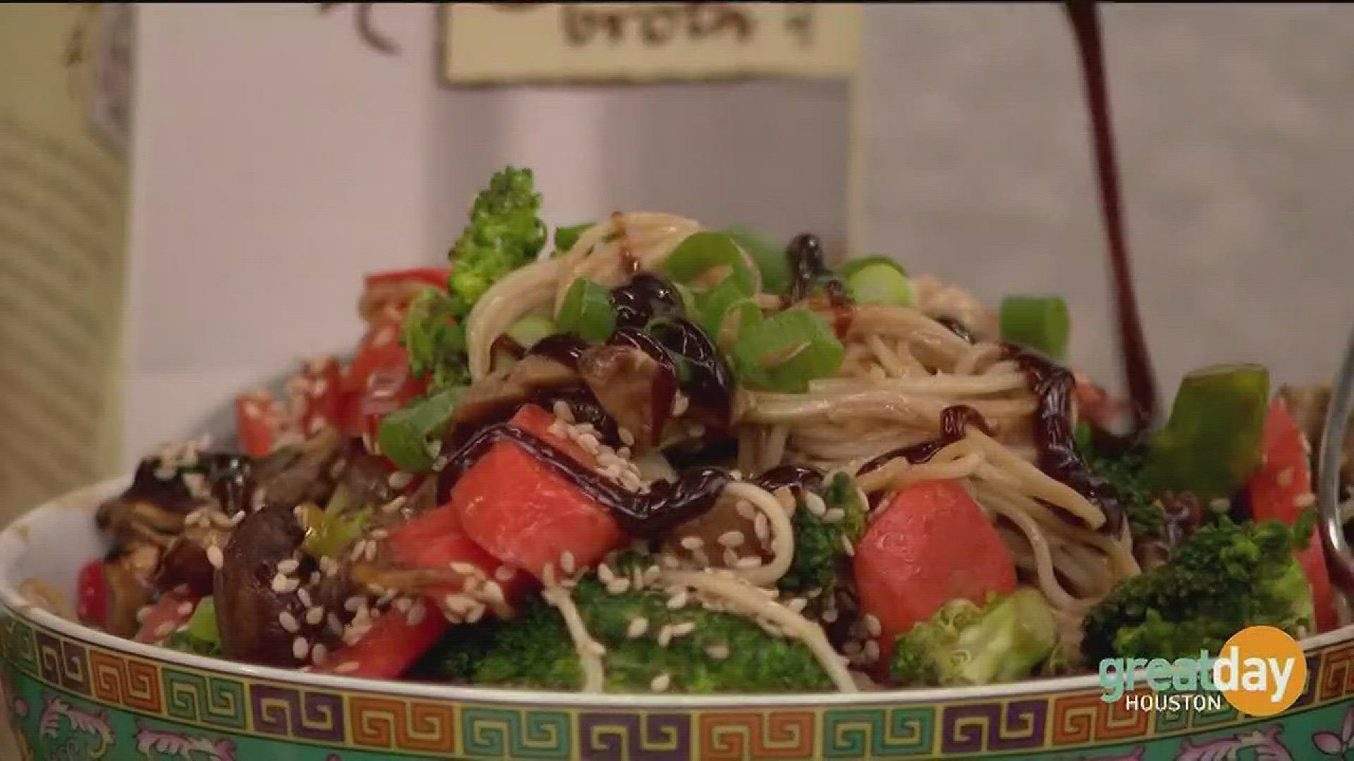 Roni Proter from Dinner ReInvented shows us how to throw an easy Chinese New Year celebration.