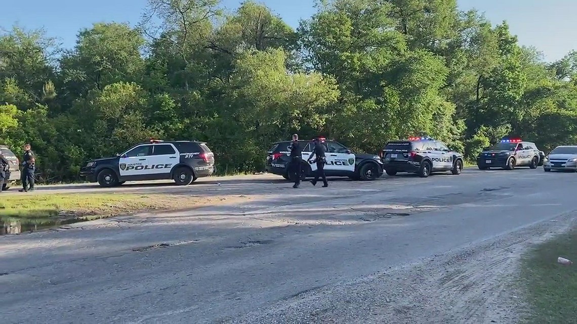 HPD: Body found on the side of the road in northeast Houston