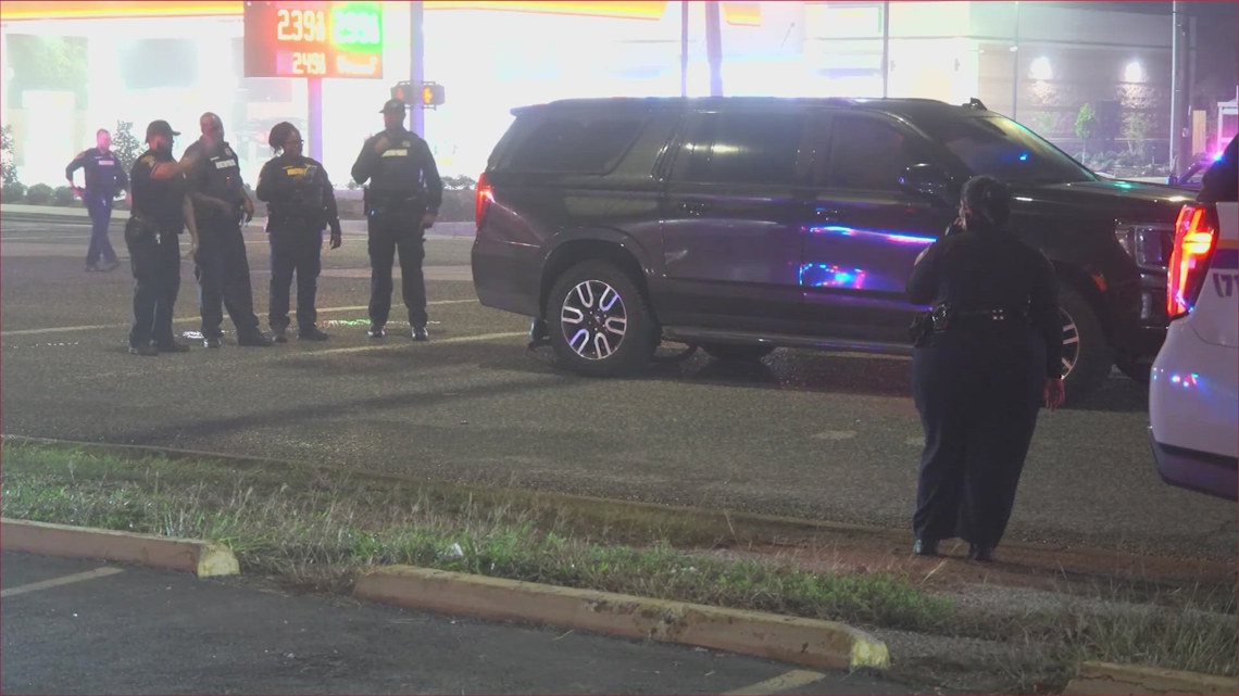 Bicyclist killed in overnight crash on Market Street in Houston