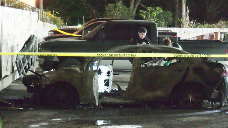 Man’s body found in back of burning car in north Houston | khou.com