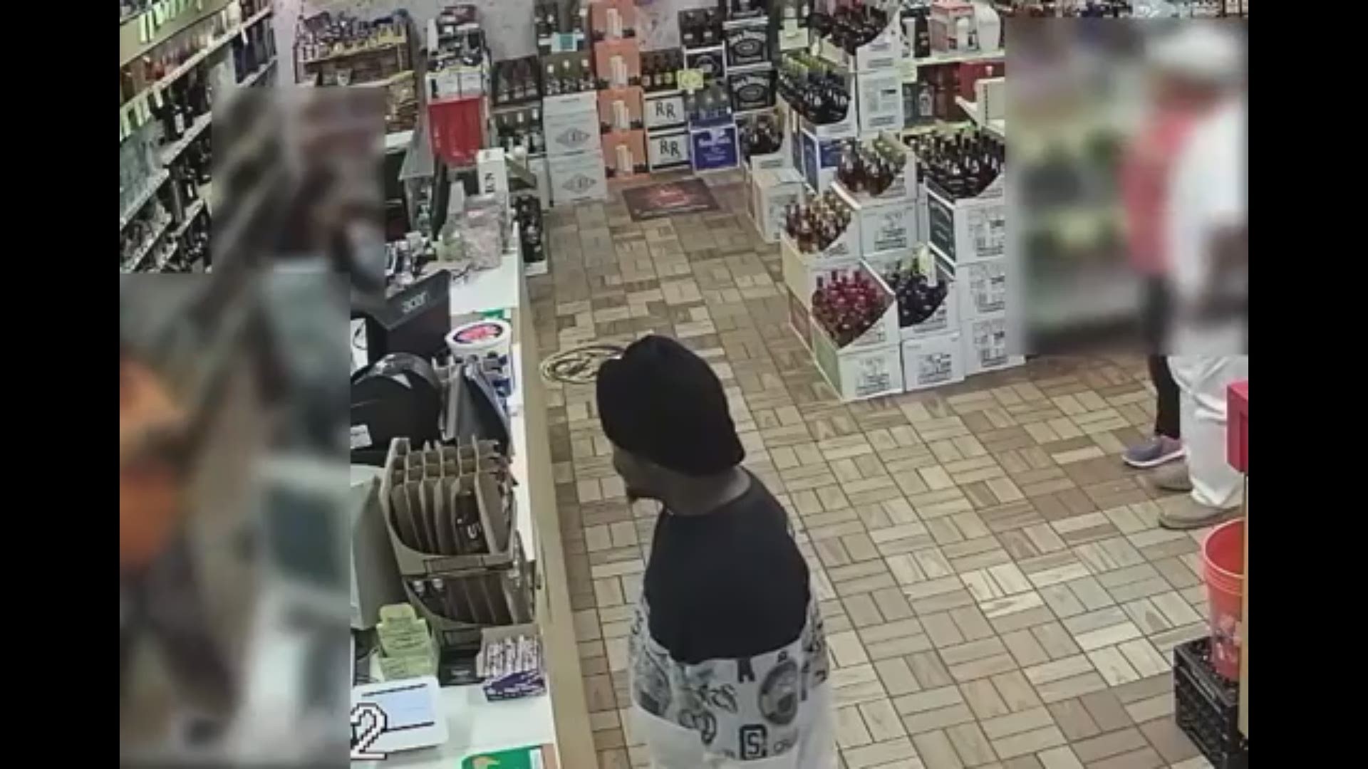 WATCH Suspect robs S. Houston liquor store