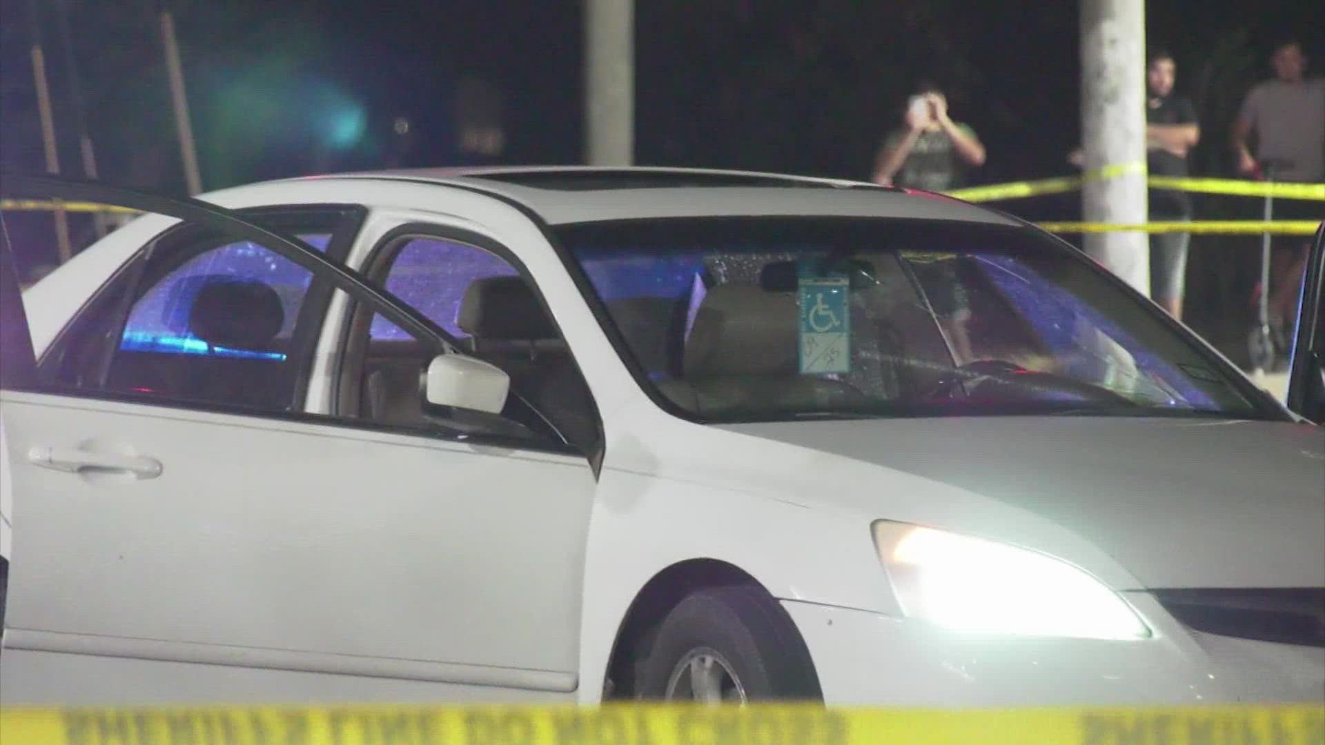 An off-duty Harris County sheriff’s deputy who was on his way to work came across the shooting scene.