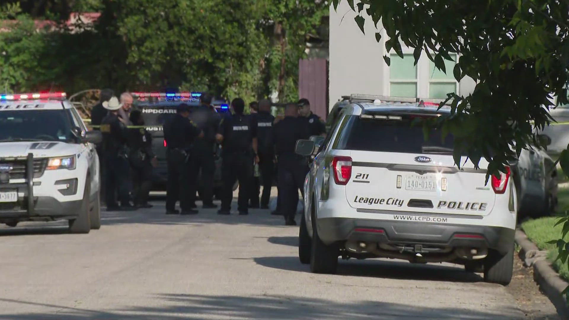 Robbery suspect dead after leading chase from Dickinson to SE Houston ...