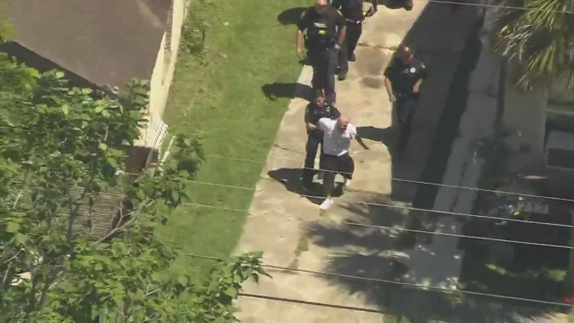 Man leads police on chase in two different cars in N. Houston | khou.com