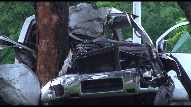 Houston crash: 1 dead, 1 injured after car crashes into tree on S. Dairy  Ashford