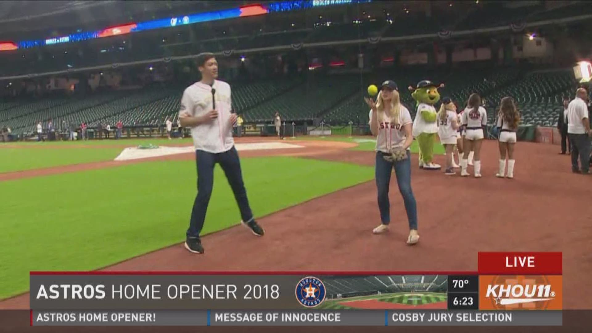 Brandi Smith  KHOU on X: GUYS. The @astros Team Store has a limited  supply of the vintage-style sweater @KateUpton wore last season! But  they're not cheap; it'll set you back $200. #
