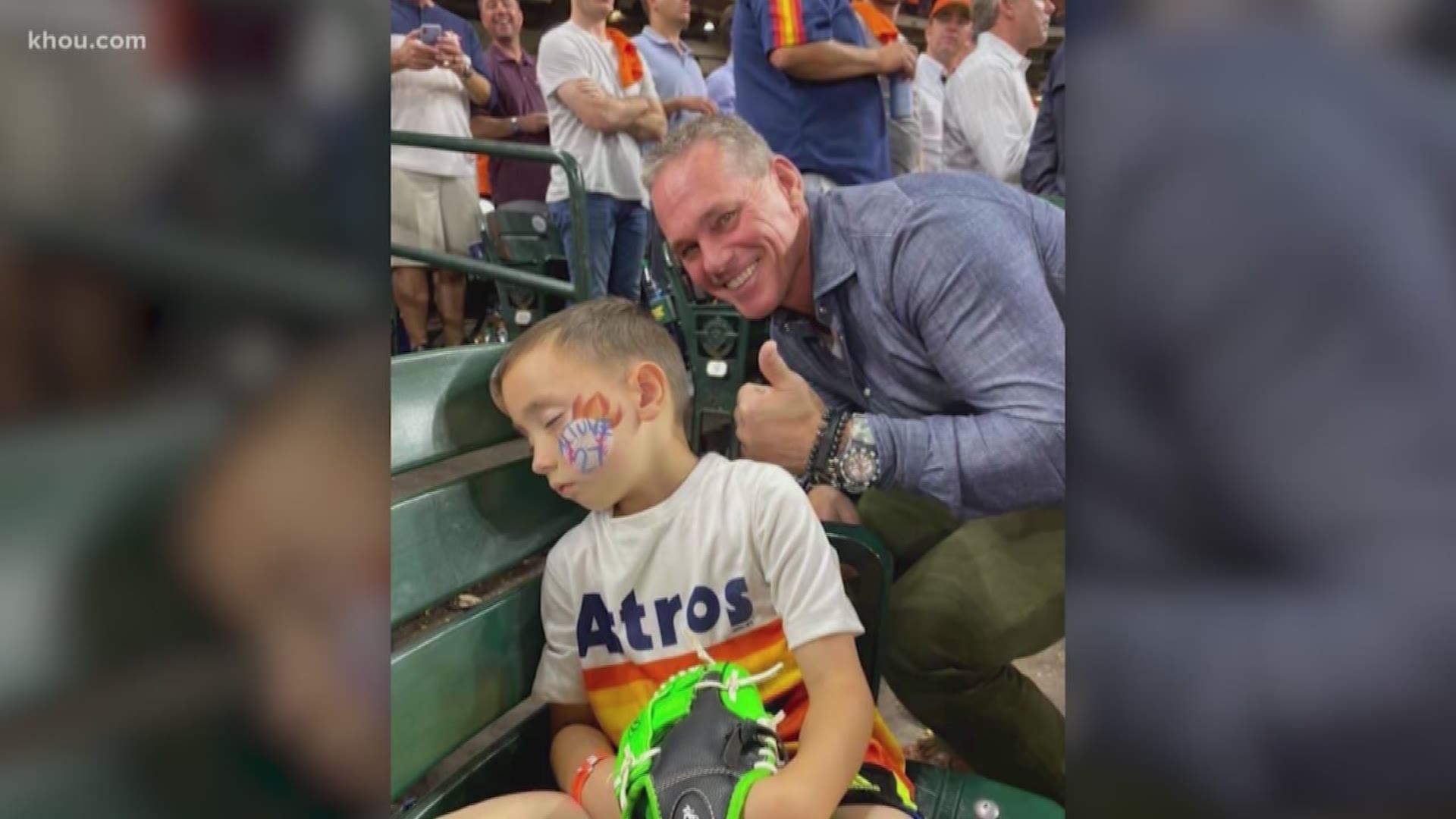Levi Hunt, 6, fell asleep during the Astros playoff game Sunday and Hall of Famer Craig Biggio couldn't resist taking a pic with him.
