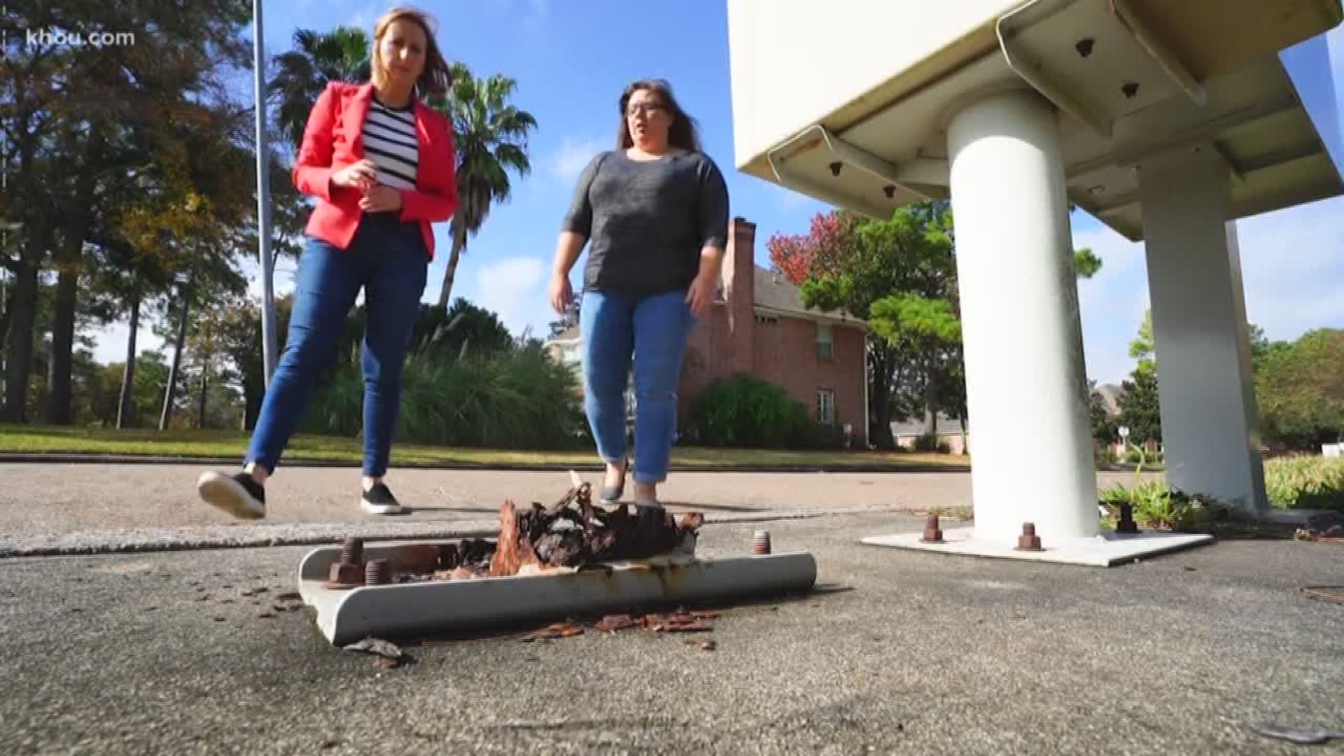 When a cluster mailbox fell over in Amy Anderson’s Atascocita neighborhood, she wasn’t worried about the post office’s response. Months earlier, the same thing happened to another box, and it was replaced immediately. But this time, there seemed to be no rush.