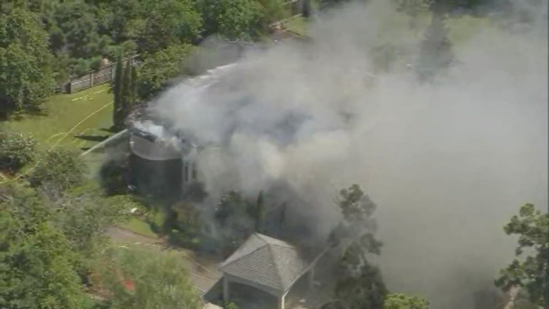 Crews battle 3alarm house fire in Spring