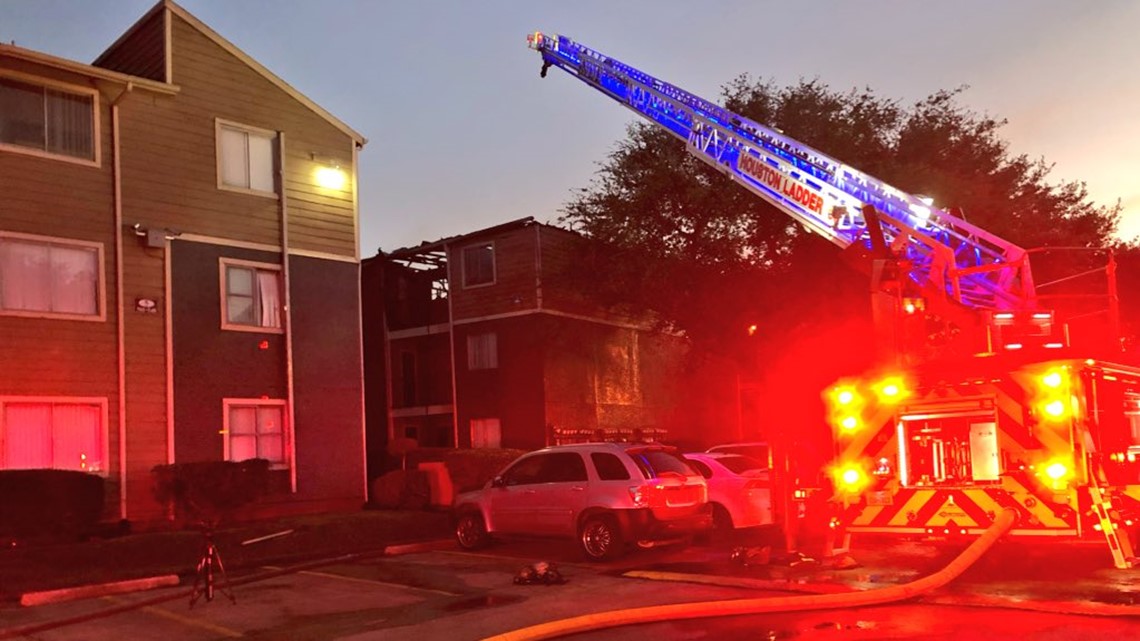 24 units damaged, no injuries reported in SW Houston apartment fire ...