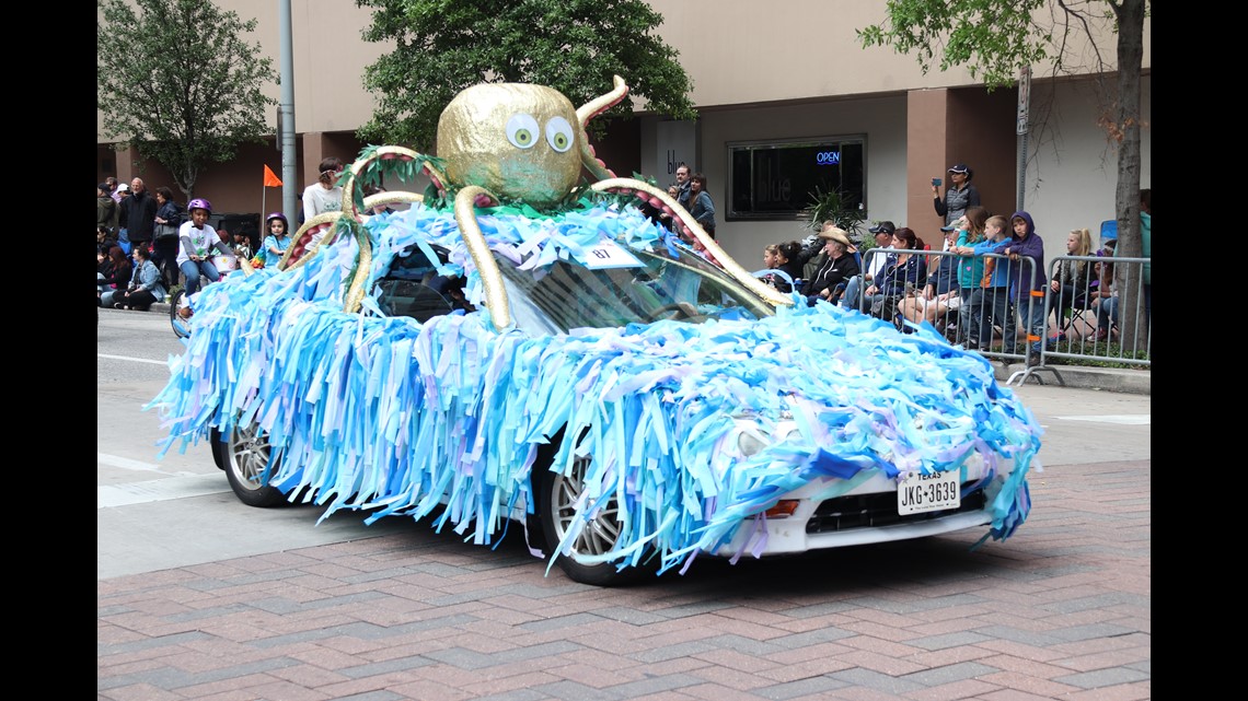 Swangin' and Bangin' at the Houston Art Car Parade