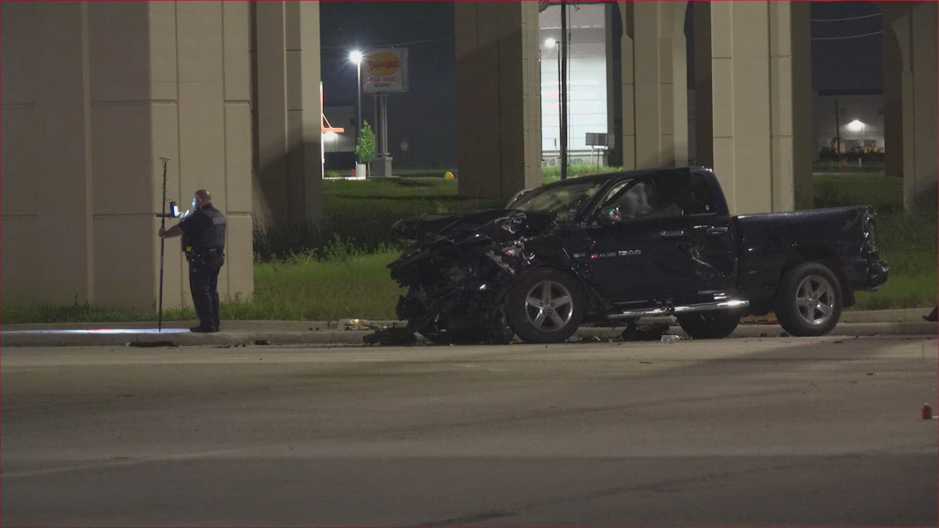 5 hurt after driver runs red light, slams into other car in north ...