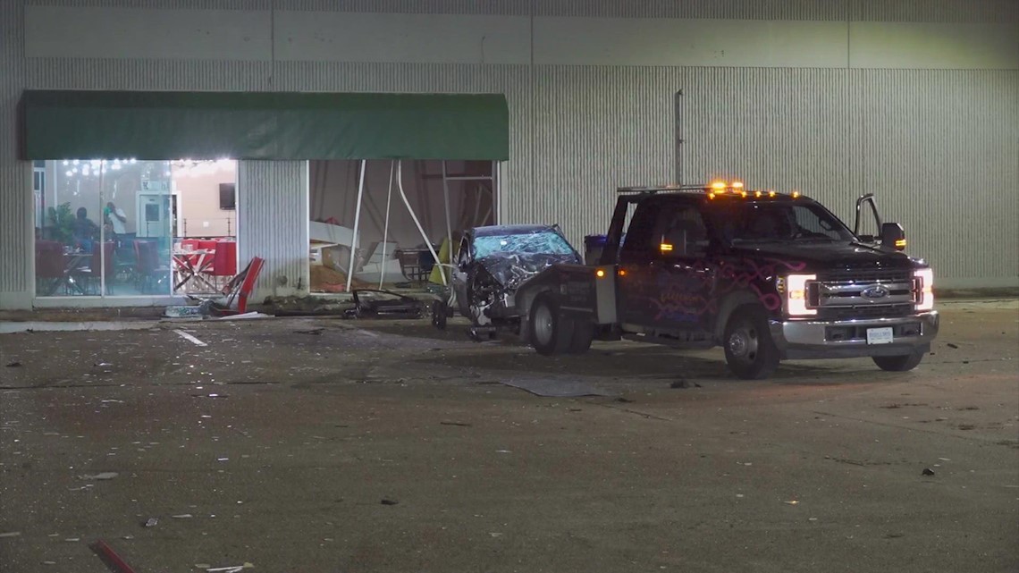 Car crashes into popular restaurant with customers inside | khou.com